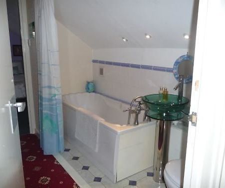 Linchens Bed And Breakfast Felbridge Extérieur photo